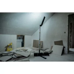 Projecteur de chantier LED avec mât télescopique sur batterie 7700lm sans batterie