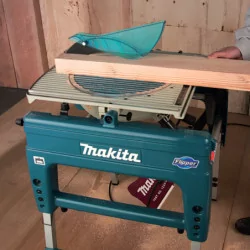 Scie sur table et à coupe d'onglet 1650 W Ø 260 MM