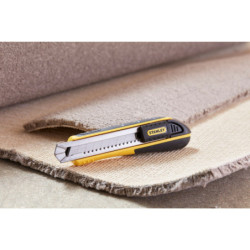 Cutter 18 mm Fatmax Stanley avec casse-lames intégré