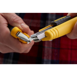 Cutter 18 mm Fatmax Stanley avec casse-lames intégré