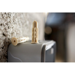 Cheville plastique universelle arpon pour matériaux creux