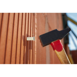 Cheville plastique universelle arpon pour matériaux creux