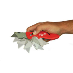 Cutter fastback avec stockage de lame