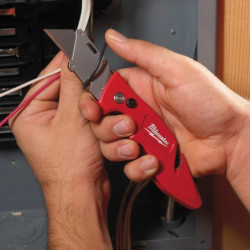 Cutter fastback avec stockage de lame