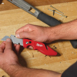 Cutter fastback avec stockage de lame