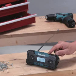 Radio 10,8v sans batterie ni chargeur) - MR051