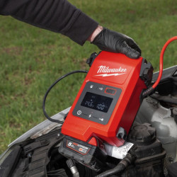 Booster M18 JS2000-0 pour voiture sans batterie ni chargeur