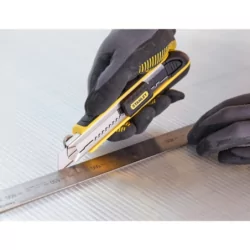 Cutter 25 mm Fatmax Stanley avec casse-lames intégré