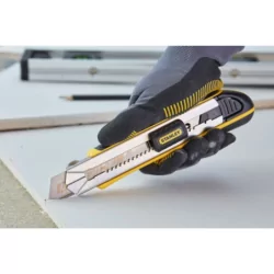 Cutter 18 mm Fatmax Stanley avec casse-lames intégré