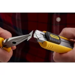 Cutter 18 mm Fatmax Stanley avec casse-lames intégré