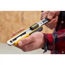Cutter 18 mm Fatmax Stanley avec casse-lames intégré